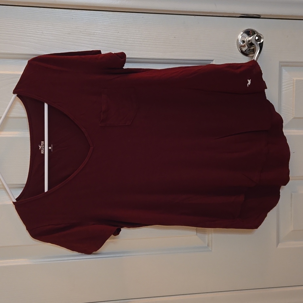 Hollister Must Have Collection. Women's T-Shirt Size Small. Color Maroon
